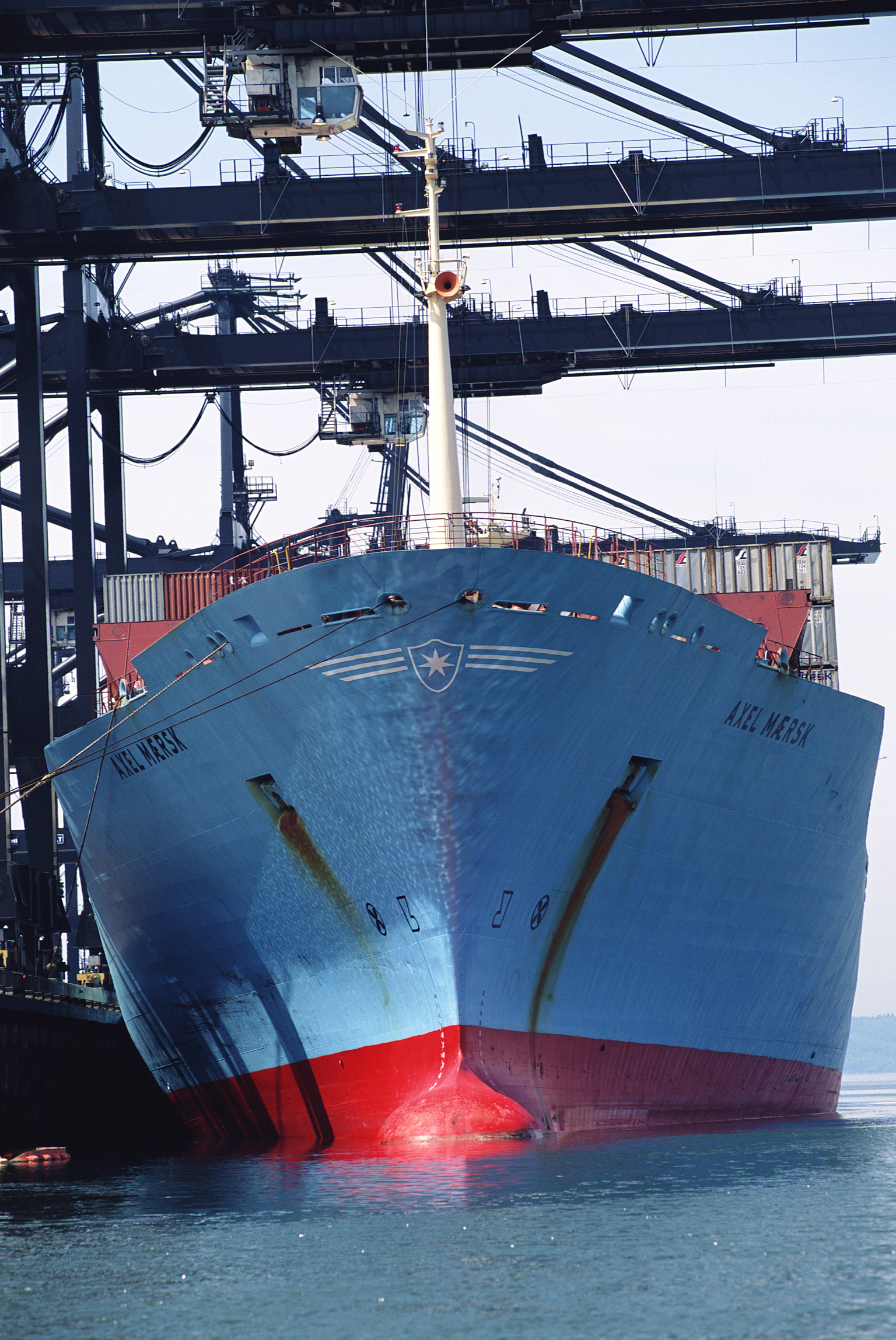 Blue bulk carrier moored at port, a marine setting where large engines rely on air starting